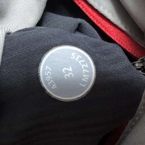 Lululemon Athletica Flat Front Khaki Five Pocket Stretch Fabric Shorts 32x11" - Picture 6 of 9